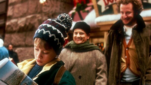 Как Дональд Трамп спас главный новогодний фильм всех времен и народов: сам появился в нем на 2 секунды