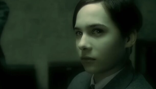 Губки бантиком, бровки... сбриты: как красавец Том Реддл превратился в змееподобного Волан-де-Морта