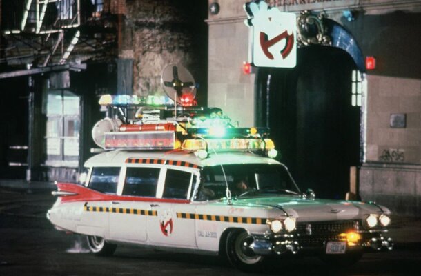 Провоцирует ДТП, стоит как пентхаус: машина в «Охотниках за привидениями – смесь «Скорой» и катафалка, и вот откуда она взялась Провоцирует ДТП, стоит как пентхаус: машина в «Охотниках за привидениями – смесь «Скорой» и катафалка, и вот откуда она взялась