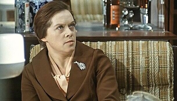 Сколько лет героям «Служебного романа»: иногда их возраст не совпадал с тем, что у актеров – Верочка удивляет особенно