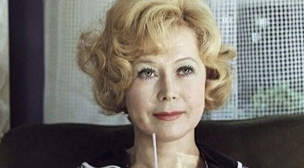 Сколько лет героям «Служебного романа»: иногда их возраст не совпадал с тем, что у актеров – Верочка удивляет особенно