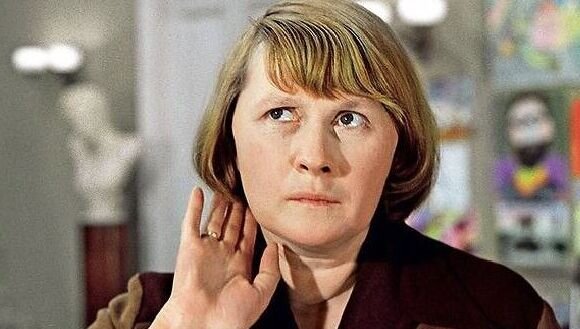 Сколько лет героям «Служебного романа»: иногда их возраст не совпадал с тем, что у актеров – Верочка удивляет особенно