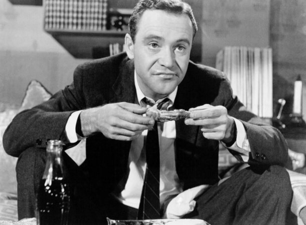 Никакого оливье и селедки под шубой: что ставят на праздничный стол герои «Один дома», «Отпуска по обмену» и «Реальной любви»