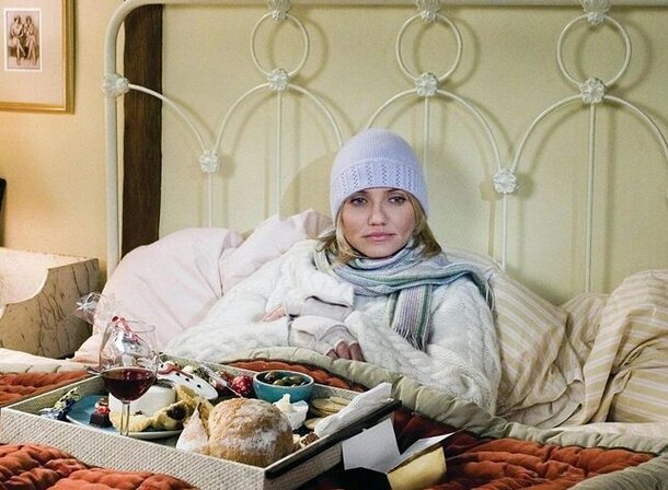 Никакого оливье и селедки под шубой: что ставят на праздничный стол герои «Один дома», «Отпуска по обмену» и «Реальной любви»