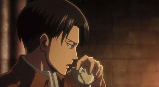 Почему Леви из «Атаки титанов» не держит чашку за ручку – знают почти все фаны: но из-за чего он пьет чай без сахара – для многих загадка