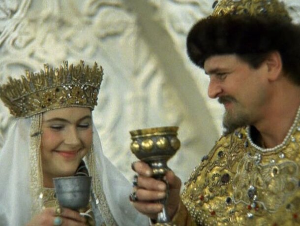 Пиявки, забродившие щи, козлы для вызова рвоты: в «Иване Васильевиче» постеснялись показать всю «жесть» реальных пиров при Иване Грозном