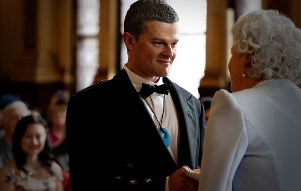 Кадр из фильма «Я ругаюсь» (2025)