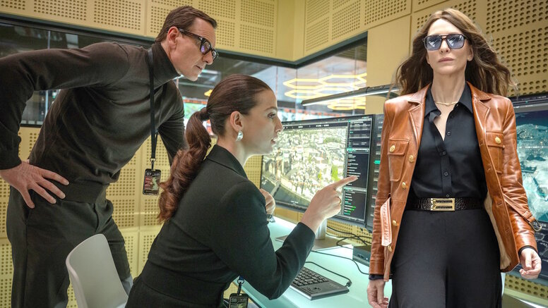 This Soderbergh Spy Thriller with 94% RT to Remind You of Another Iconic Husband-Wife Duel Global Look Press — stills from the movie 'Black Bag' (2025)