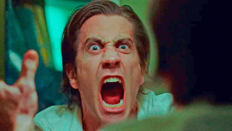 Jake Gyllenhaal's Intense Commitment: A Mirror Incident on the Set of 'Nightcrawler' Jake Gyllenhaal