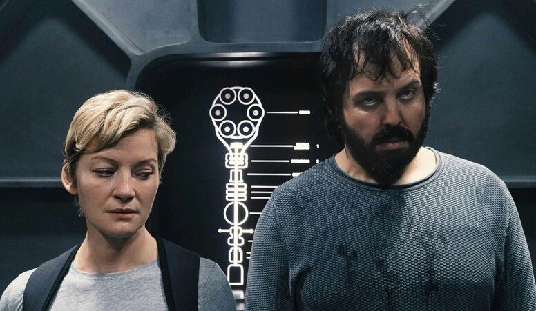 Кадр из сериала «Летящие сквозь ночь»
