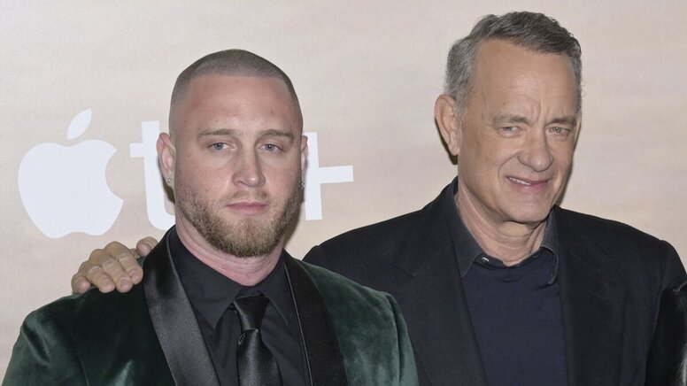 Meet the Kids of 'America’s Dad': Tom Hanks’ Family Legacy globallookpress.com — Chet and Tom Hanks