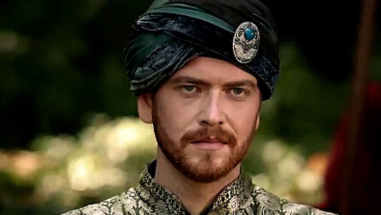 Самые красивые актеры сериала «Великолепный век»: Сулейман находится только на 3 месте, а кто же на первом? Энгин Озтюрк из сериала «Великолепный век»