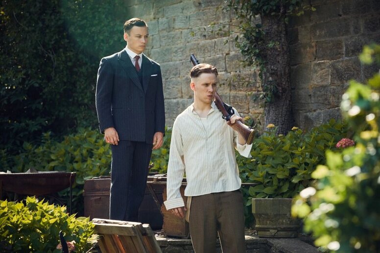 'Peaky Blinders' Crossed Paths with 'Game of Thrones': Secrets Behind the Shelby Empire Finn Cole and Joe Cole in the series 'Peaky Blinders'