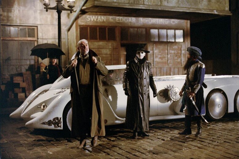 With Vampires and Other Creatures: Movies to Watch After 'Van Helsing' (The Third One Stars Sean Connery) Still from the movie 'The League of Extraordinary Gentlemen' (2003)