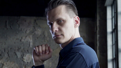 «Нашли “пояс шахида”»: силовики задержали звезду «ГДР» и «Т-34» Александра Обманова — квартиру пришлось брать штурмом