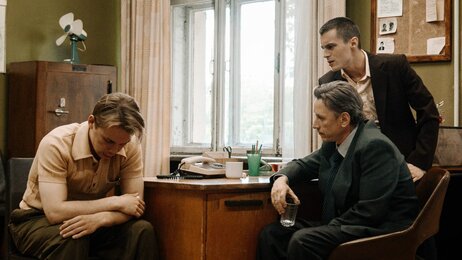 Боков стал тише и мрачнее, а его новый напарник — настоящий сюрприз: 1 серия «Фишера. Затмение» вызвала бурю эмоций у зрителей Кадр из сериала «Фишер»