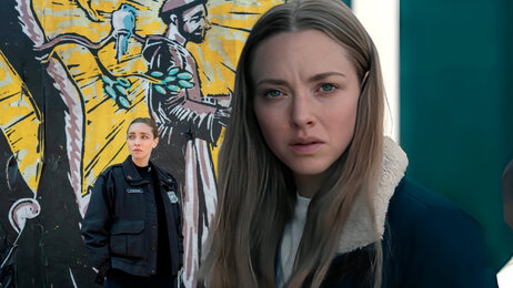 Успели оценить детективный сериал «Алая река»? Мы — да! Лиз Мур не зря собирала материал 10 лет Кадр из сериала «Алая река»