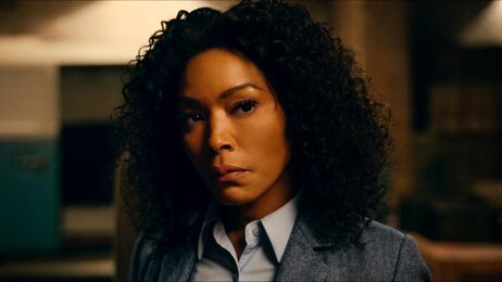 30 Years Later, Angela Bassett Spills What Really Happened Behind the Scenes of 'Strange Days' Angela Bassett