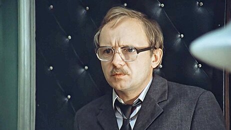 Кадр из фильма «Служебный роман» (1977)