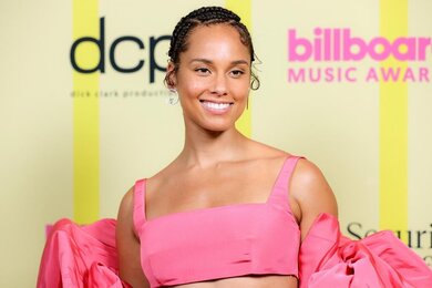От Меган Фокс до Алиши Кис: самые яркие и откровенные наряды премии Billboard Music Awards 2021