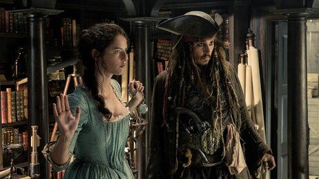 Johnny Depp’s Personal Turmoil Disrupted Production of 'Pirates of the Caribbean: Dead Men Tell No Tales' 'Pirates of the Caribbean: Dead Men Tell No Tales' still