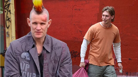 First Look at 'Caught Stealing': Austin Butler's Grit, Zoë Kravitz’s Fire, and Matt Smith's Mohawk Mania Stills from the movie 'Caught Stealing' (2025)
