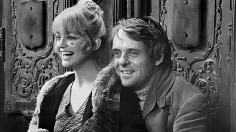 The Lucky Bench: Anthony Hopkins' Serendipitous Discovery of The 'Girl from Petrovka' Still from the film 'Girl from Petrovka'