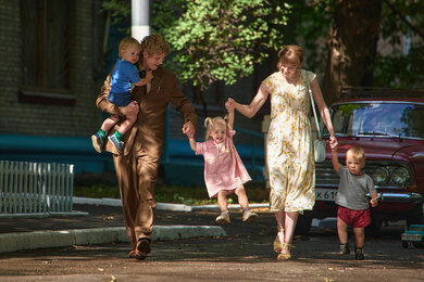 Кадр из сериала «Время Счастливых»