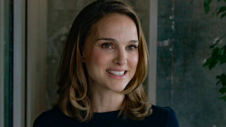 Young Natalie Portman’s Serious Image: A Shield that Became a Cage for the Actress Natalie Portman