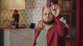 Любовь, милиция и недостаточно пятнистые березы: Роман Постовалов