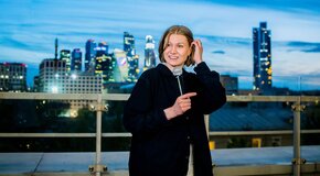 Женский стендап на крыше с видом на Москва-Сити