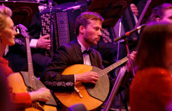 Пересекая время. Юбилейный концерт Уральского русского оркестра