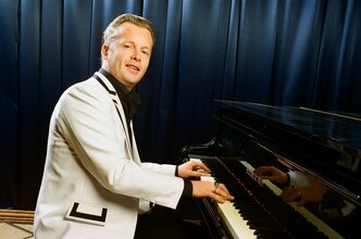 Рок-н-ролл шоу Дениса Мажукова