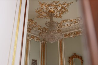 Лекция с чаепитием и экскурсией. Драгоценности в культуре: от Тюдоров до мультфильма «Анастасия»