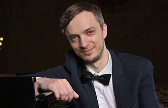 Новогодний концерт А. Лубянцев (фортепиано) и Е. Лубянцева (скрипка)