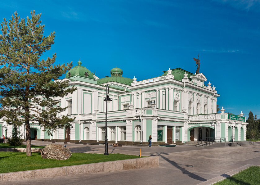 Как в Сибири появилась театральная классика: история Омского театра драмы