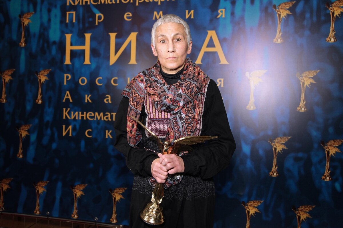 Биография Розы Хайруллиной в мире искусства: красные босоножки и сибирская закалка