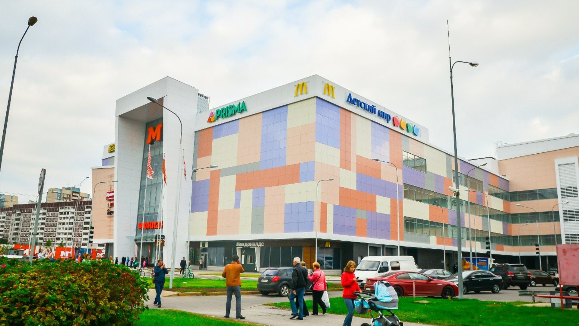 ТРК LEOMALL («Монпансье») в Санкт-Петербурге