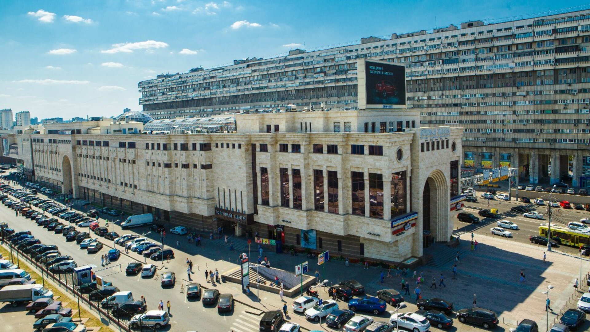 Москва ул большая тульская. Торговый центр Ереван Плаза на Тульской. Метро Тульская торговый центр Ереван Плаза. Ереван Плаза, Москва, большая Тульская улица, 13. Москва метро Тульская Ереван Плаза.