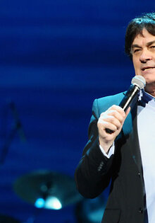 Александр Серов