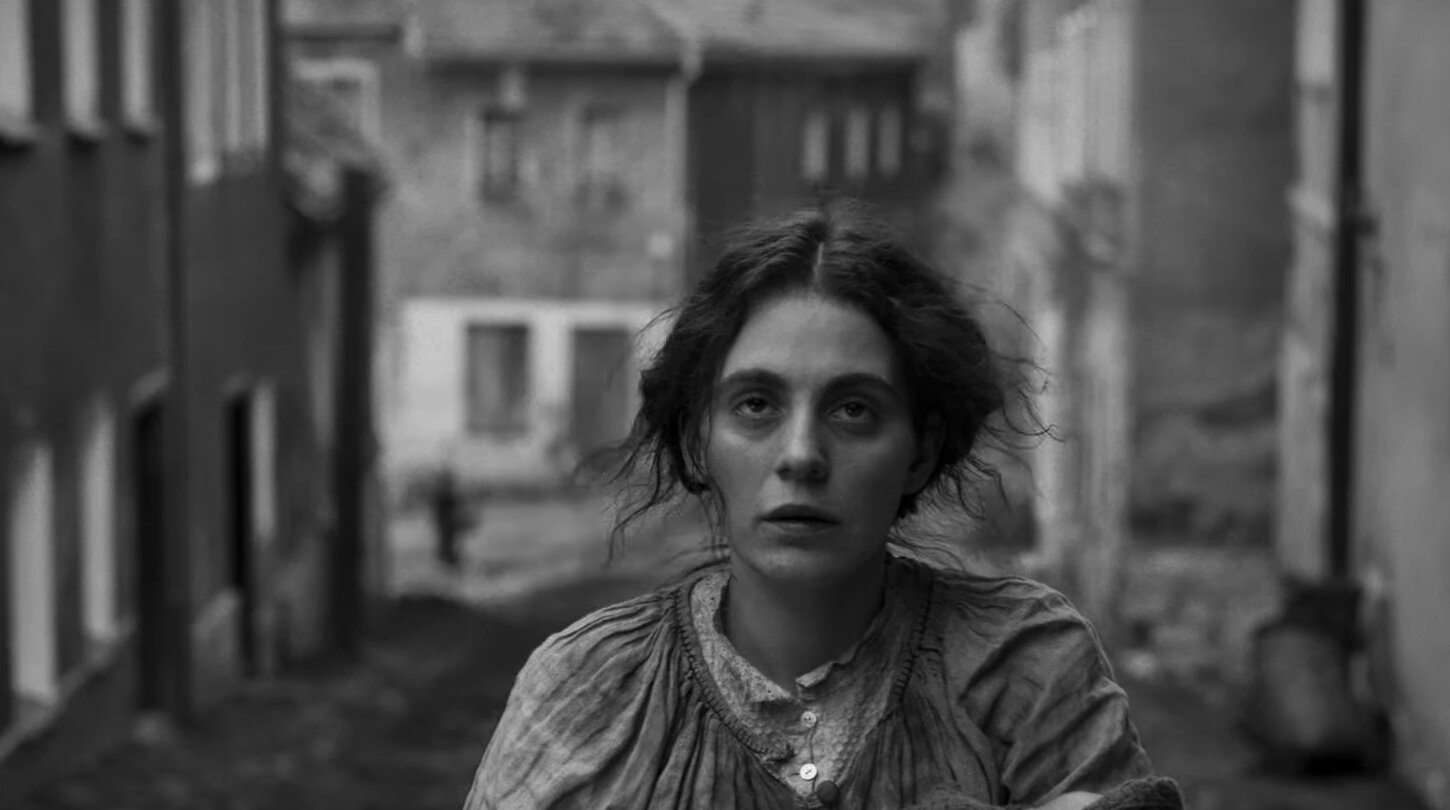 Три особенности фильма «Девушка с иглой»: «Оскар» почти в кармане, но оценят ли этот мрак зрители? Кадр из фильма «Девушка с иглой»