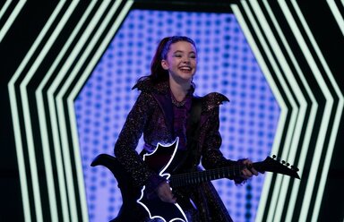 Удивительная Ви: Подросток-вампир