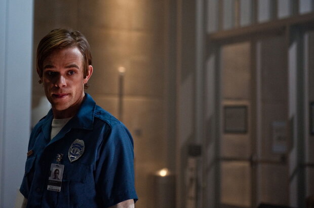 Mirrors 2 (2010) - photo 2