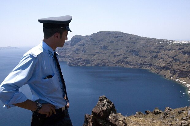 Small Crime (2008) - photo 2