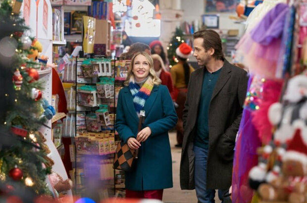 Holiday Hotline (2023) - photo 1