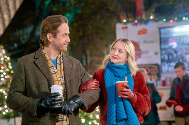 Holiday Hotline (2023) - photo 3