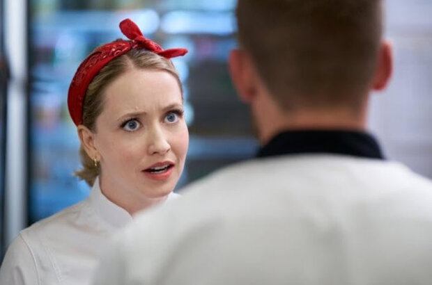 Holiday Hotline (2023) - photo 8