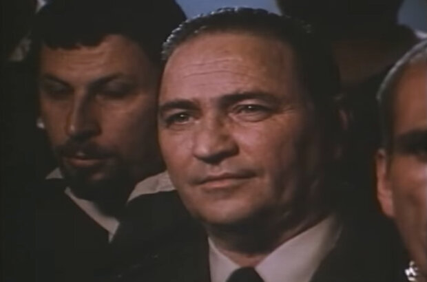 Beyond the Walls (1984) - photo 8