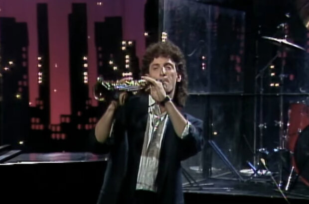 Listening to Kenny G (2021) - photo 4