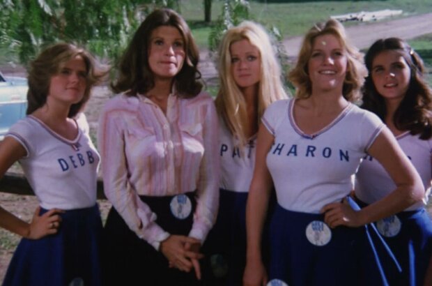 Satan's Cheerleaders (1977) - photo 4
